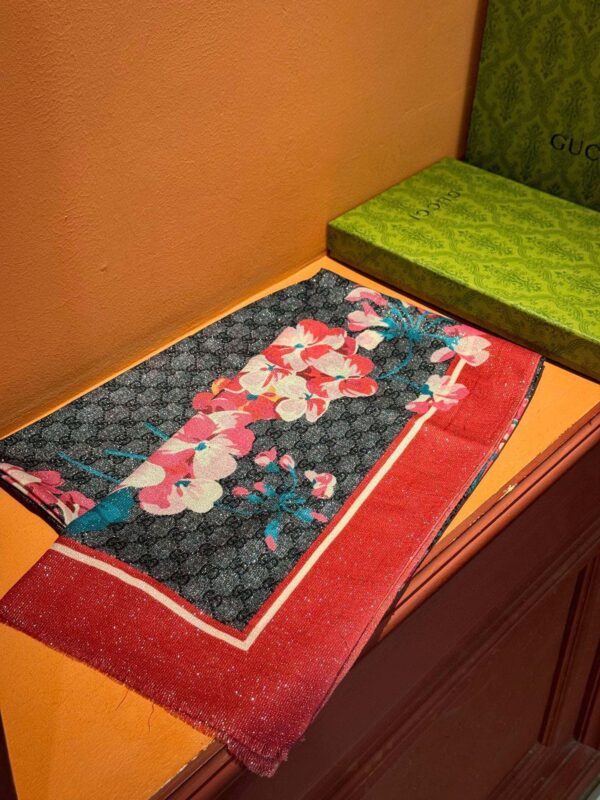 GUCCI floral print scarf - Image 2