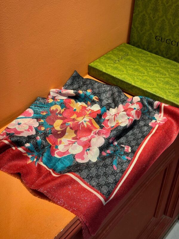 GUCCI floral print scarf - Image 3