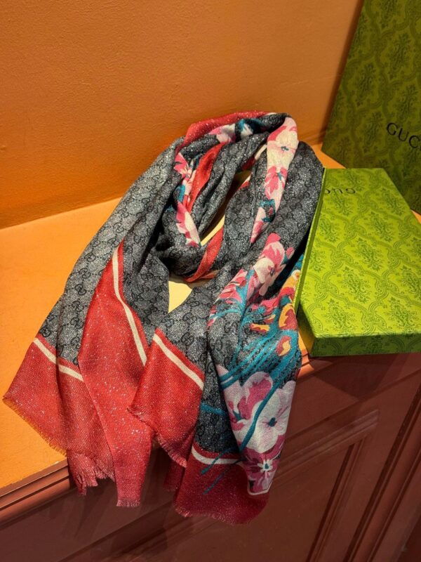 GUCCI floral print scarf - Image 4