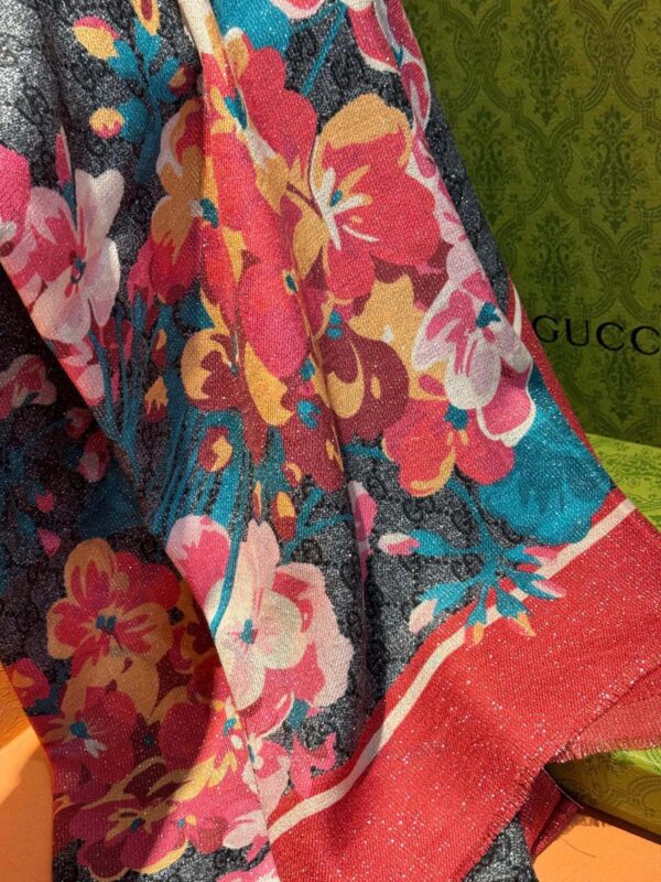 GUCCI floral print scarf - Image 5