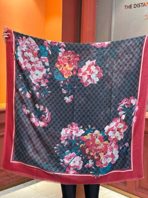 GUCCI floral print scarf - Image 7