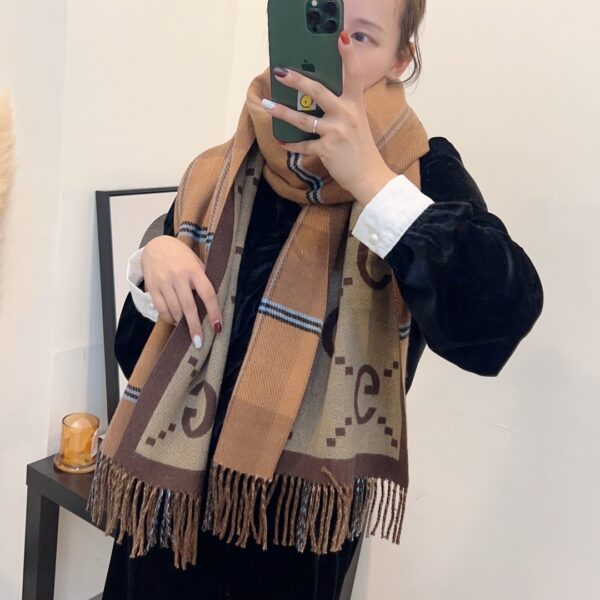GUCCI double G cape, british plaid double-sided scarf - Image 2
