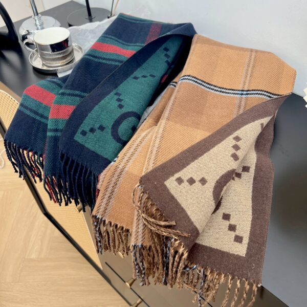 GUCCI double G cape, british plaid double-sided scarf - Image 4