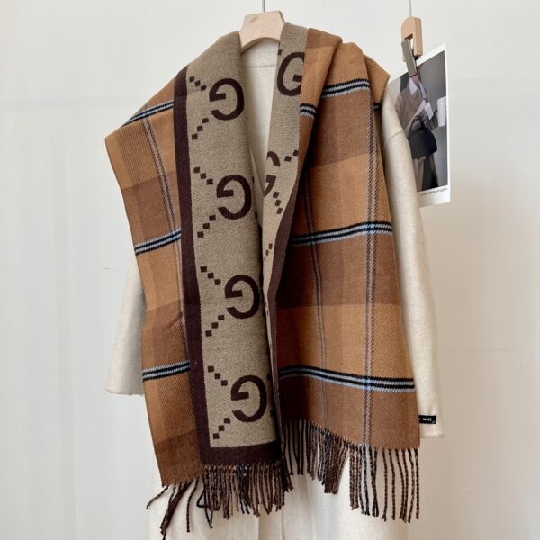 GUCCI double G cape, british plaid double-sided scarf - Image 6