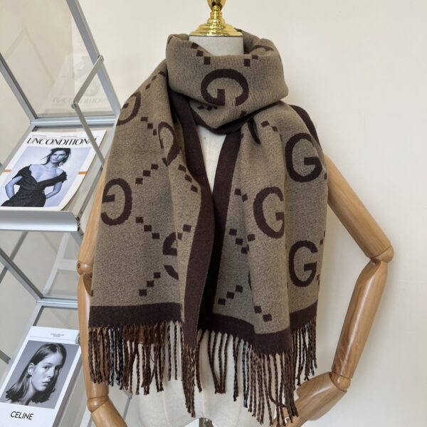 GUCCI double G cape, british plaid double-sided scarf - Image 8
