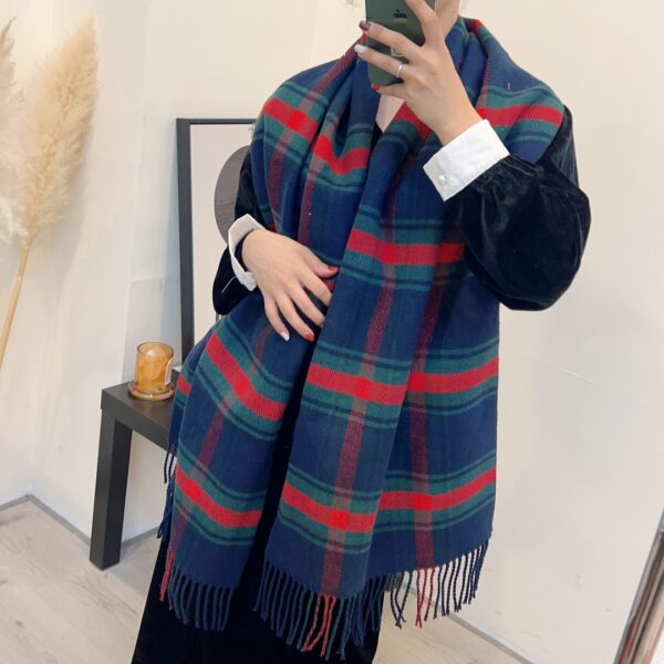 GUCCI double G cape, british plaid double-sided scarf - Image 4