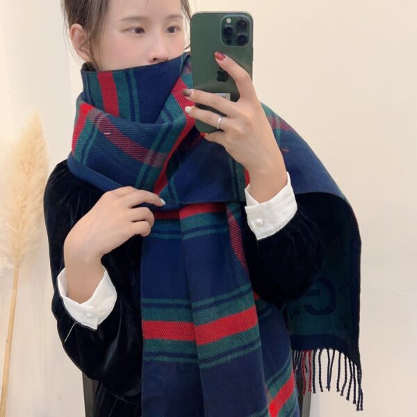 GUCCI double G cape, british plaid double-sided scarf - Image 5