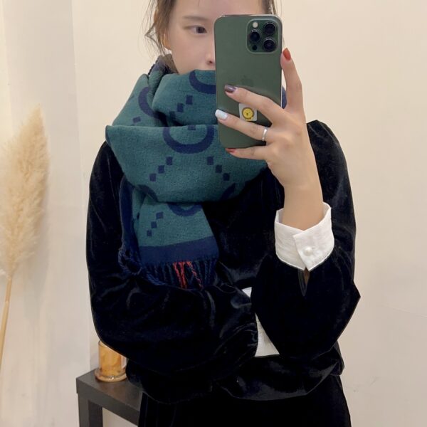 GUCCI double G cape, british plaid double-sided scarf - Image 6