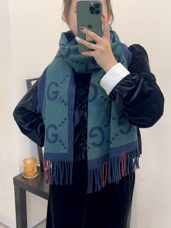 GUCCI double G cape, british plaid double-sided scarf - Image 7