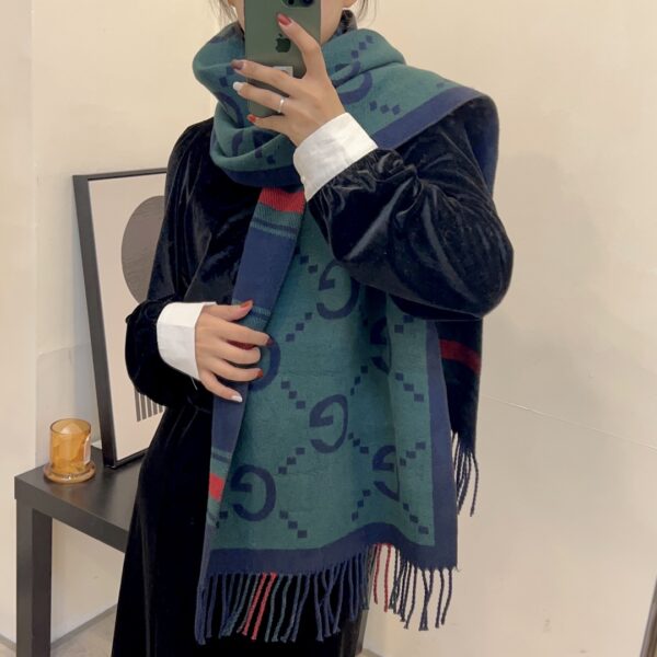 GUCCI double G cape, british plaid double-sided scarf - Image 8