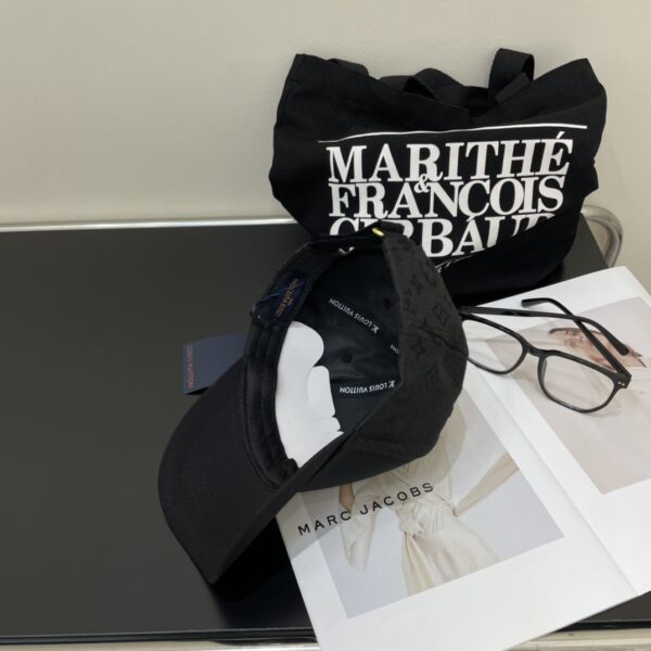 LV embroidered baseball cap - Image 4