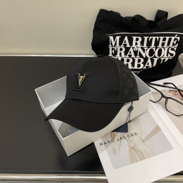 LV embroidered baseball cap - Image 7