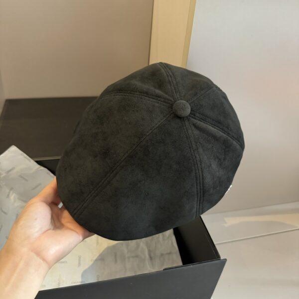 GUCCI deer skin velvet duck tongue forward hat - Image 4