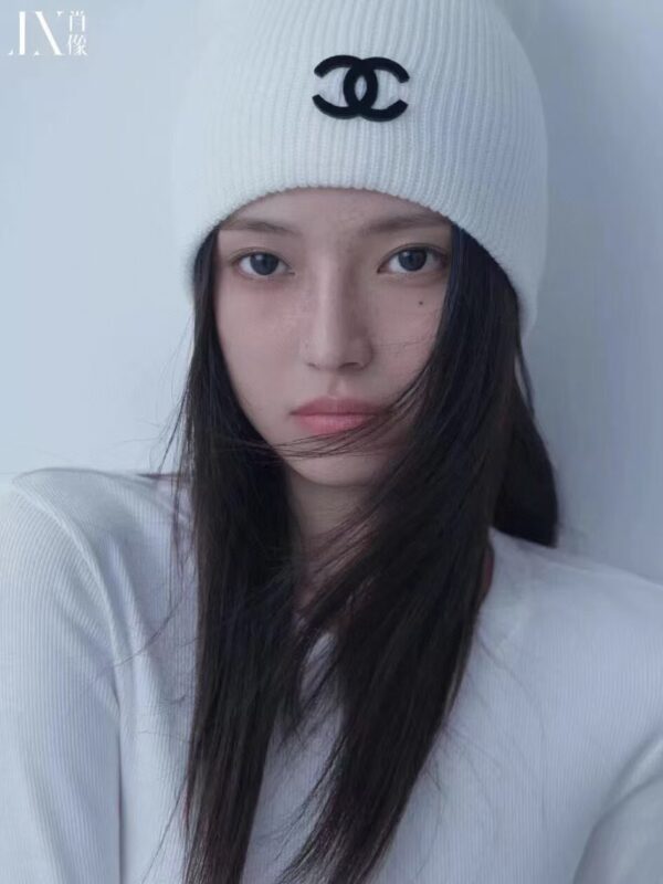 CHANEL knitted wool hat - Image 2
