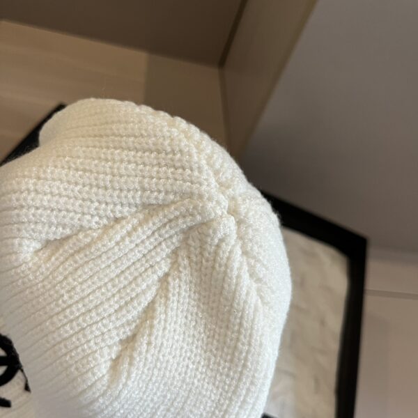 CHANEL knitted wool hat - Image 8