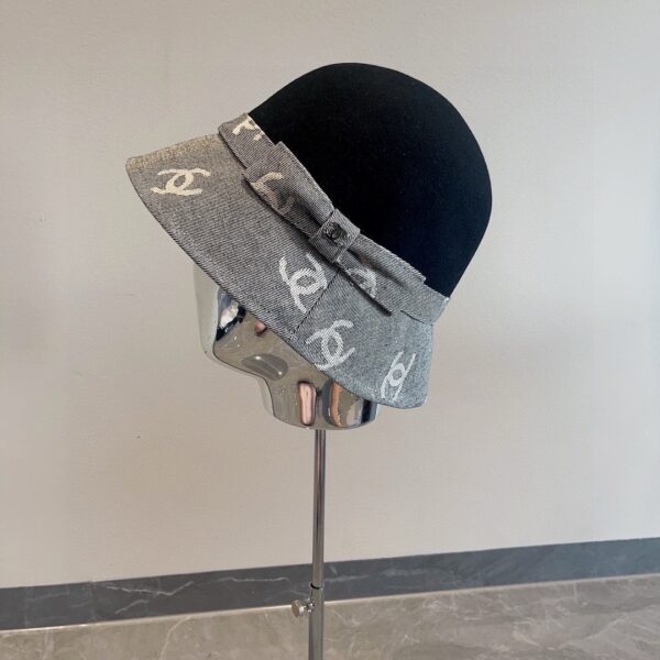 CHANEL woolen top hat