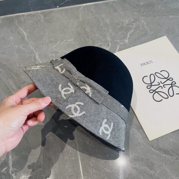 CHANEL woolen top hat - Image 4