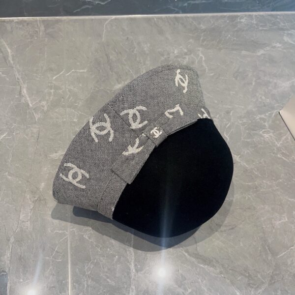 CHANEL woolen top hat - Image 5