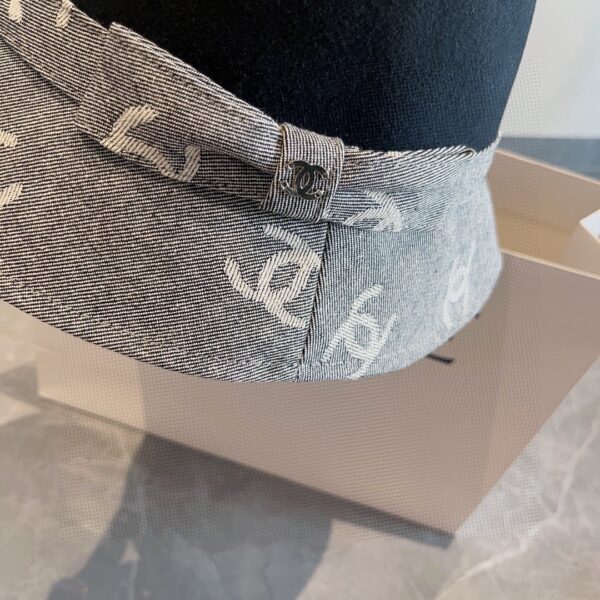 CHANEL woolen top hat - Image 6