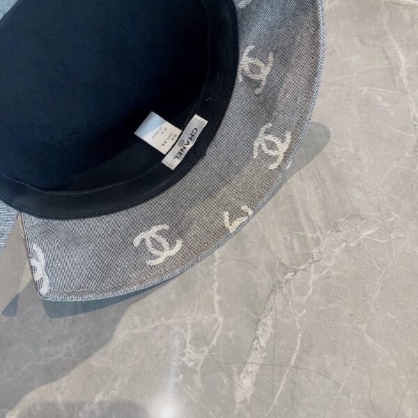 CHANEL woolen top hat - Image 7
