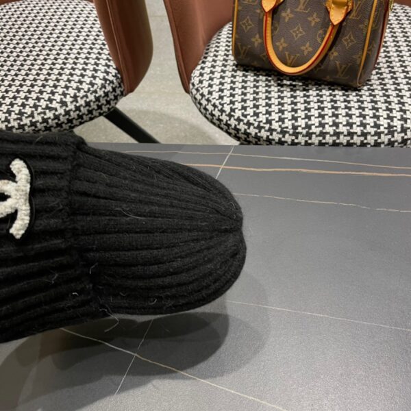 CHANEL rabbit fur knitted hat - Image 3