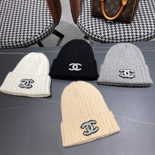 CHANEL rabbit fur knitted hat - Image 4