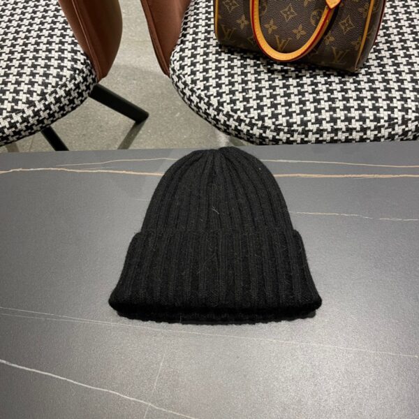 CHANEL rabbit fur knitted hat - Image 5
