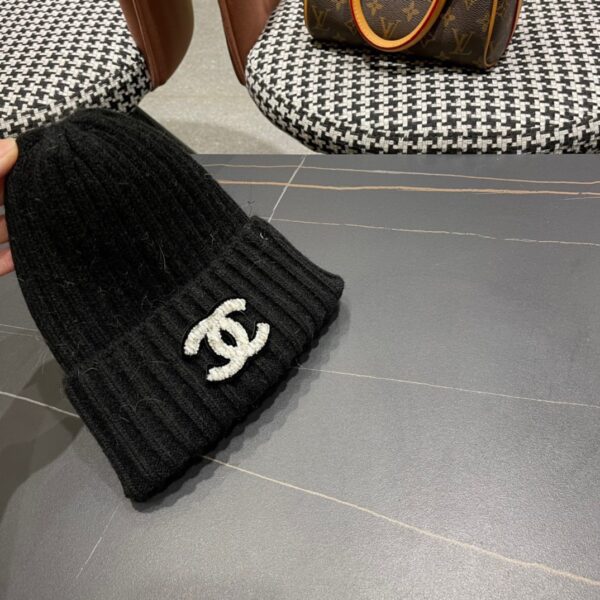 CHANEL rabbit fur knitted hat - Image 6