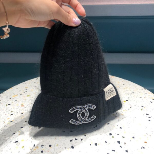 CHANEL knitted versatile woolen hat - Image 6