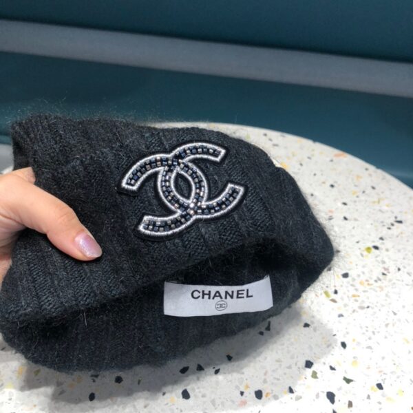 CHANEL knitted versatile woolen hat - Image 7