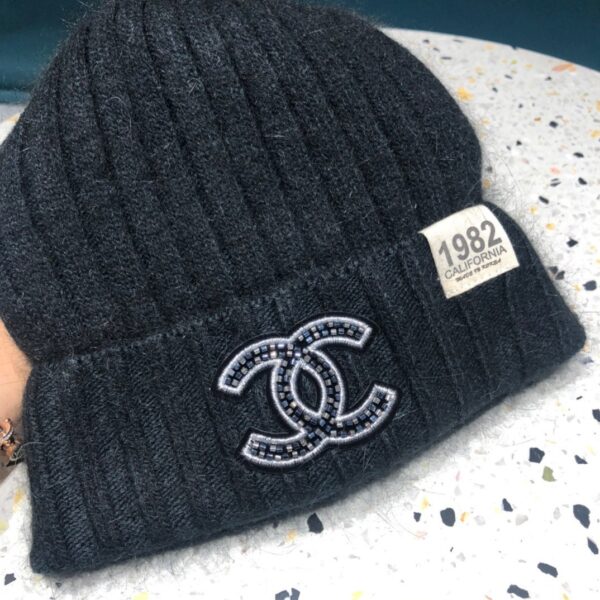 CHANEL knitted versatile woolen hat - Image 8