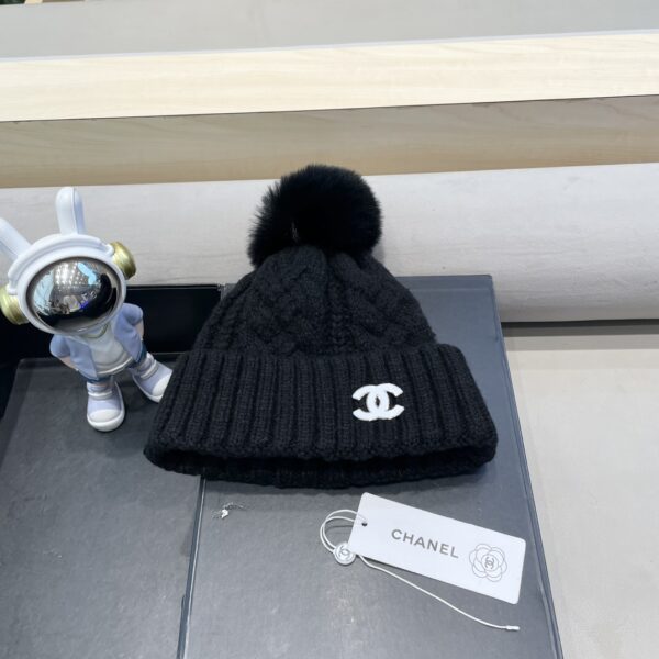 CHANEL knitted versatile woolen hat