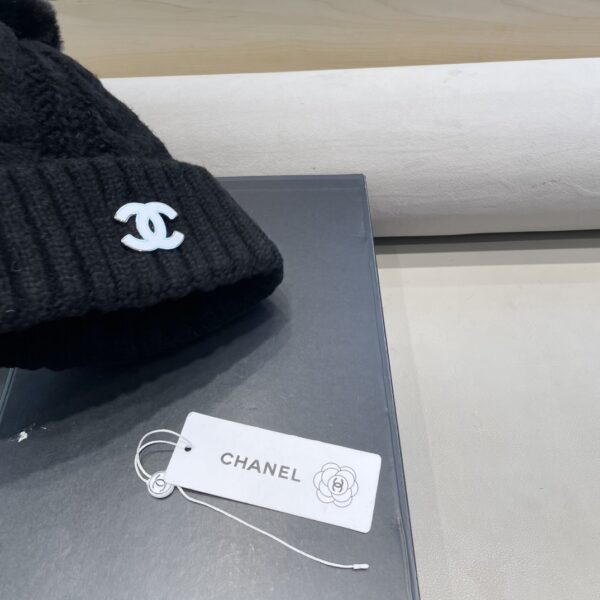 CHANEL knitted versatile woolen hat - Image 3