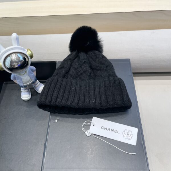 CHANEL knitted versatile woolen hat - Image 5