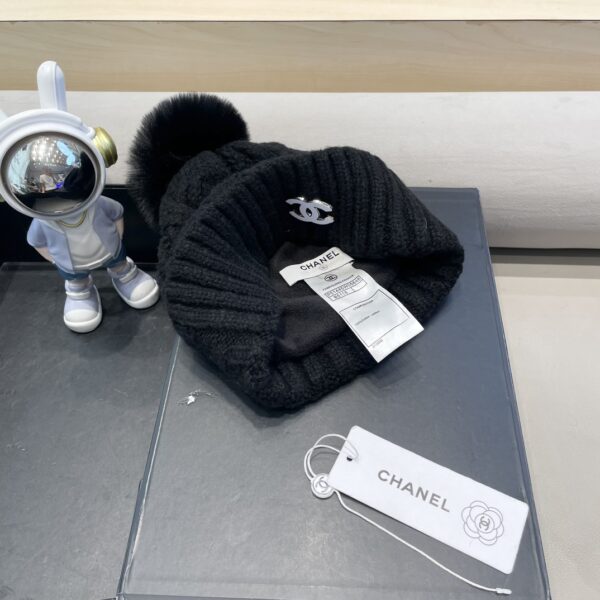 CHANEL knitted versatile woolen hat - Image 7