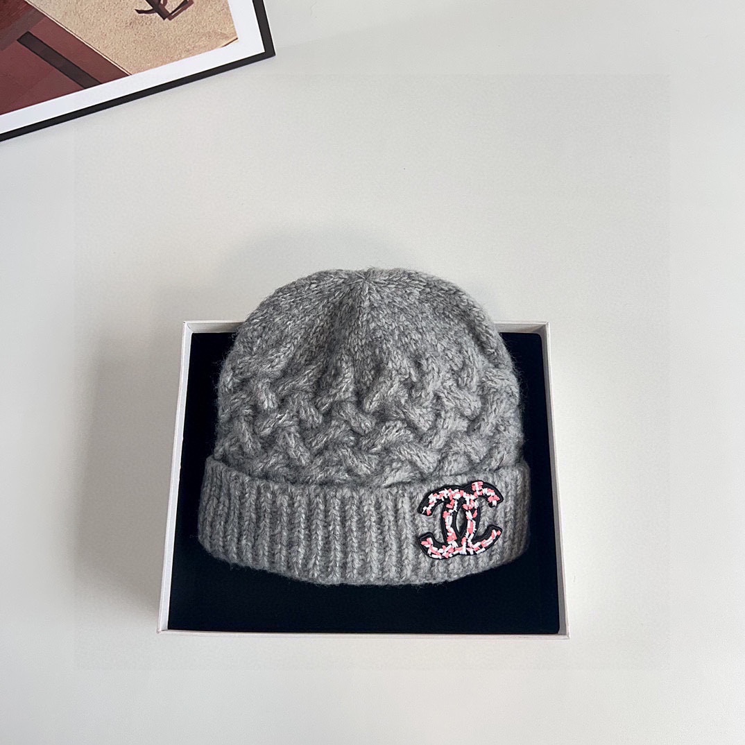 CHANEL knitted yarn cap - Image 4