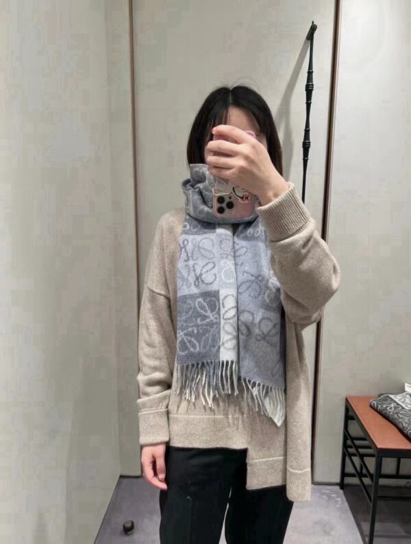 LOEWE two tone checkerboard patterned long scarf - Image 3