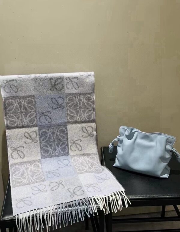LOEWE two tone checkerboard patterned long scarf - Image 5
