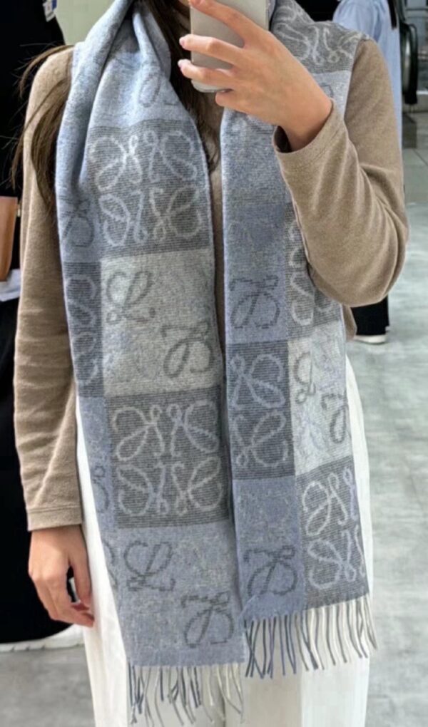 LOEWE two tone checkerboard patterned long scarf - Image 7