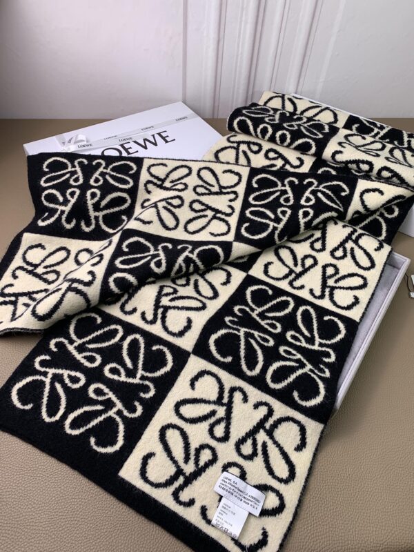 LOEWE cashmere Jacquard Scarf - Image 4