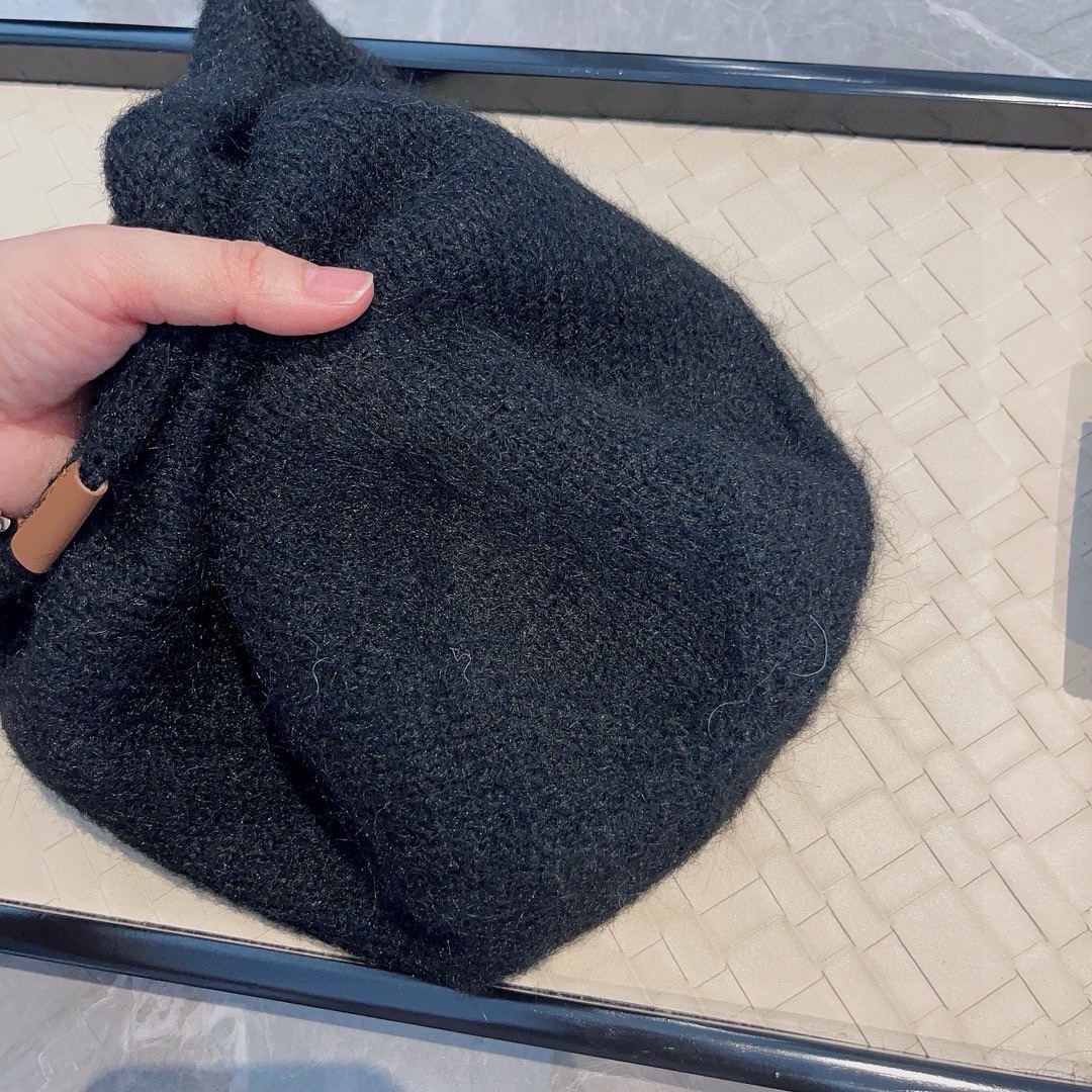 LOEWE hip hop style knitted hat - Image 6