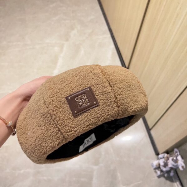 LOEWE lambhair octagonal beret - Image 3