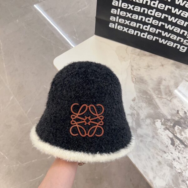 LOEWE color blocked plush fisherman hat