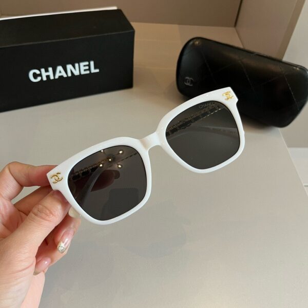 Chanel Large box sunglasses - Image 4