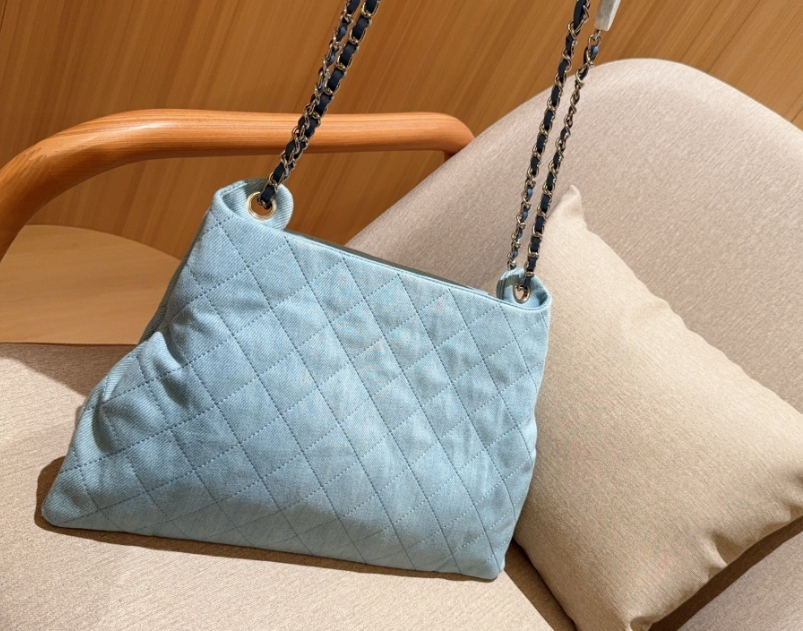 Chanel denim chain shoulder bag - Image 4
