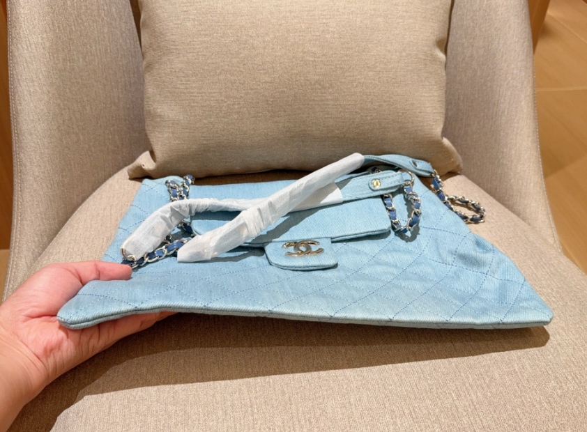 Chanel denim chain shoulder bag - Image 8