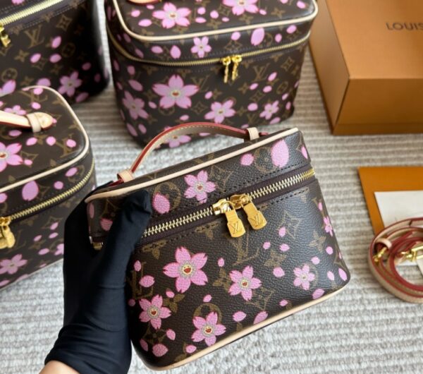 Louis Vuitton women's handbag, Murakami Takashi's second wave cherry blossom new NICE mini makeup bag