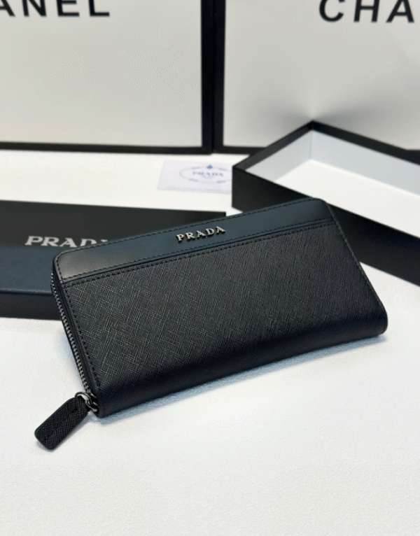 Prada's popular cross patterned cowhide original cross patterned cowhide