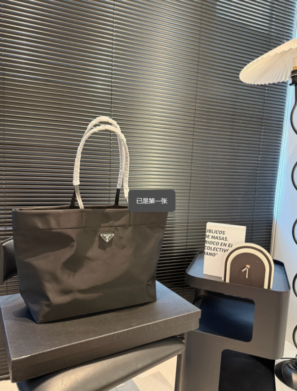 Simple large bag for women 2025 new casual lightweight shoulder bag, summer versatile large capacity tote bag