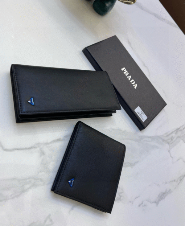 Prada's popular men's wallet